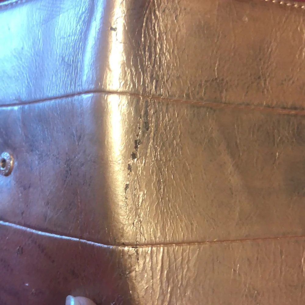 PreOwned - Coach Wallet - snaps and zipper work -7 credit cards slots-5 pockets - Picture 16 of 16